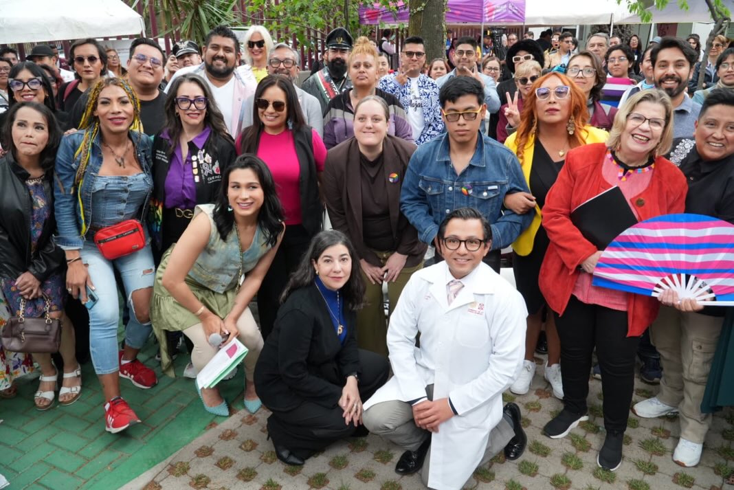 iasama_cdmx's tweet photo. ✨ 🏳️⚧️En el Día de la Visibilidad Trans, la Dra. Nadine Gasman y nuestra directora Amaya Ordorika participaron en “Ser visible es acceder a todos los derechos para una salud integral digna", de la #USIPT.
@GobCDMX | @SSaludCdMx https://t.co/oRmb1zNzgi