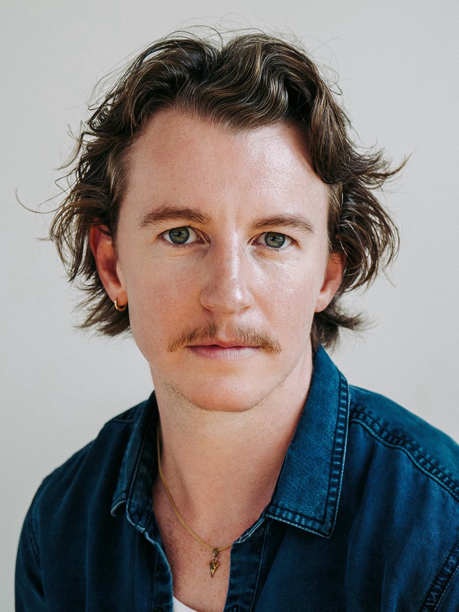 isa 🍂🏒 tweet media