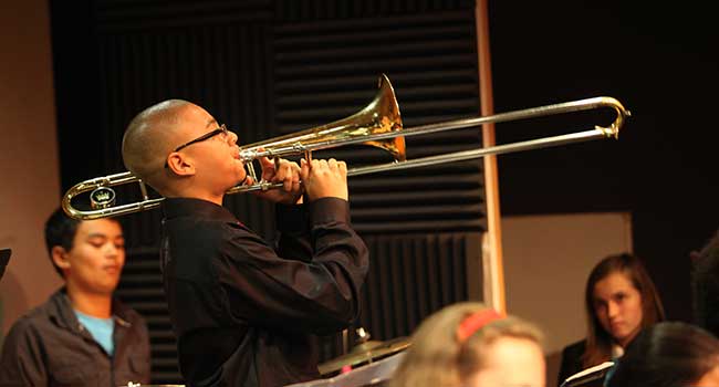 the_jazzschool's tweet image. 4/1 at 12:30pm - Brown Bag Jazz Hangs: Ami Molinelli on Bossa Nova and Beyond (FREE)

4/4 at 8pm - PianoLove: Erika Oba Trio + Ruthie Dineen’s RDL+

4/5 at 4pm - Youth Jazz Jam (FREE)

concerts.jazzschool.org

#Jazzschool #concerts #liveevents #bayareamusic #bayarea #jazz