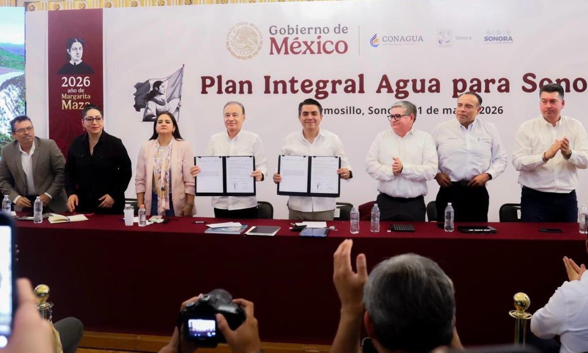 Efrainmoralesl's tweet photo. En seguimiento a las instrucciones de nuestra Presidenta @Claudiashein, el @GobiernoMX realiza una inversión sin precedentes en obras que incrementan el suministro de agua potable, eficientan el uso del agua en el campo y contribuyen a prevenir inundaciones.

Hoy informamos sobre los avances del Plan Integral Agua para Sonora en compañía del gobernador @AlfonsoDurazo.
