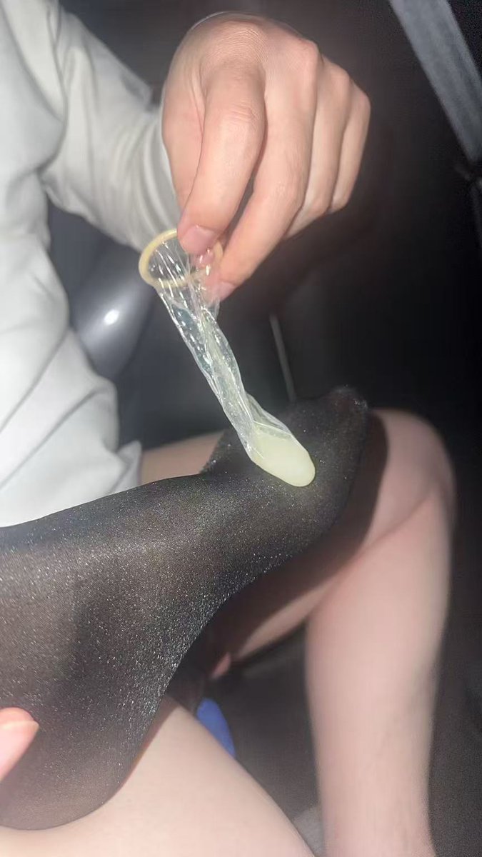 me56166's tweet photo. 本来媳妇跟小哥哥说好了出去约会  结果在车上足交 最后还车震了   （来自小哥哥的返图 跟媳妇的炫耀 ）  #北京夫妻 #北京单男 https://t.co/bMsYw1KrLl