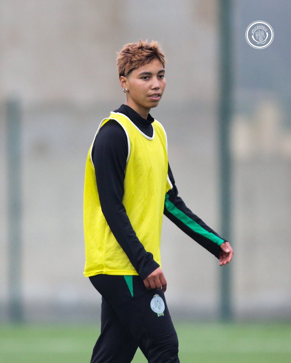RCAwomen's tweet photo. Back on the pitch ⚽️💚 https://t.co/jOalbCUSNC