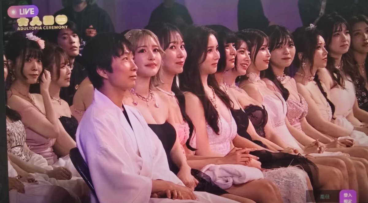 爱球一万年 tweet media