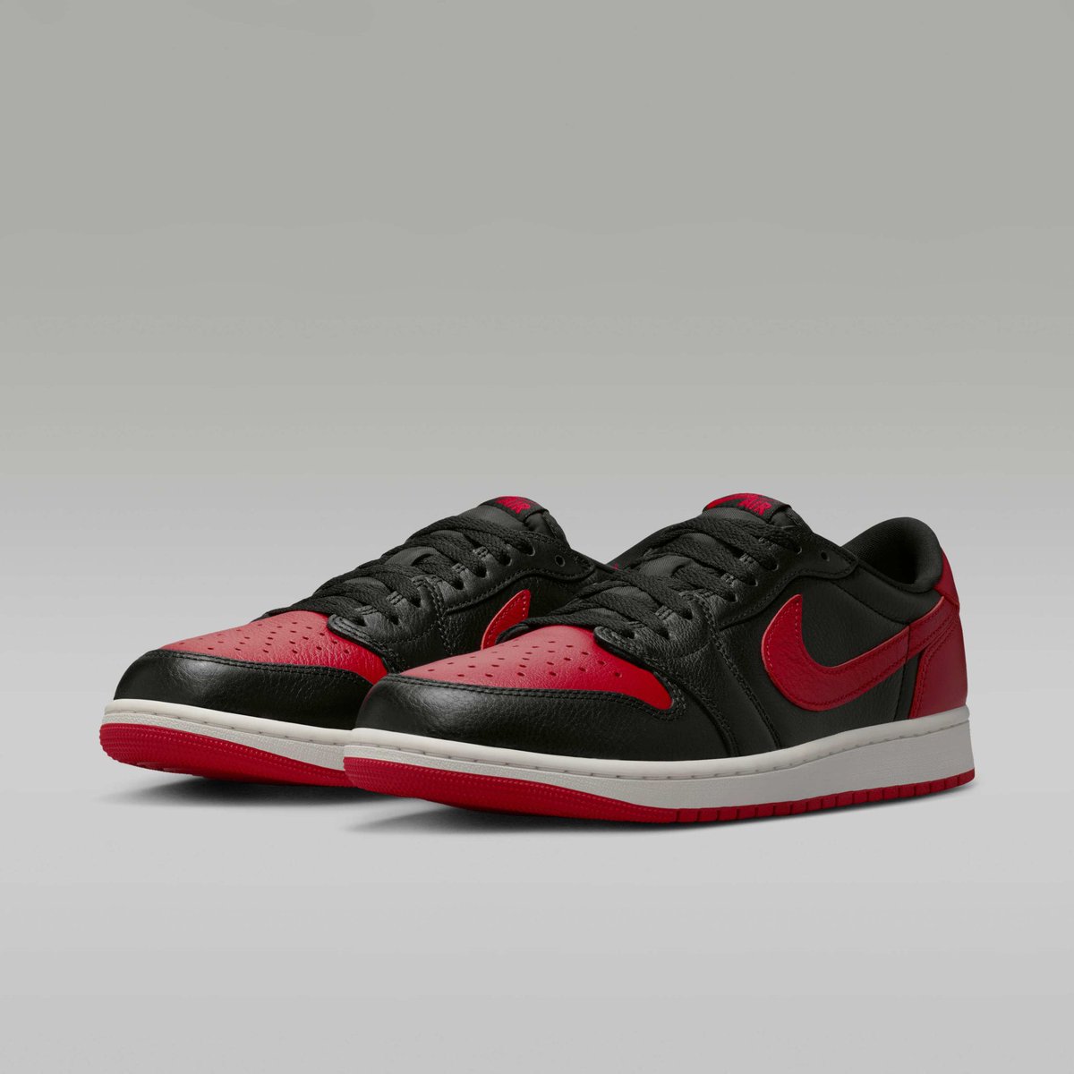 TheSiteSupply's tweet photo. Official Images: Air Jordan 1 Retro Low OG "Banned”

💵 $145
🗓️ May 16th https://t.co/NgRmxQHpNm