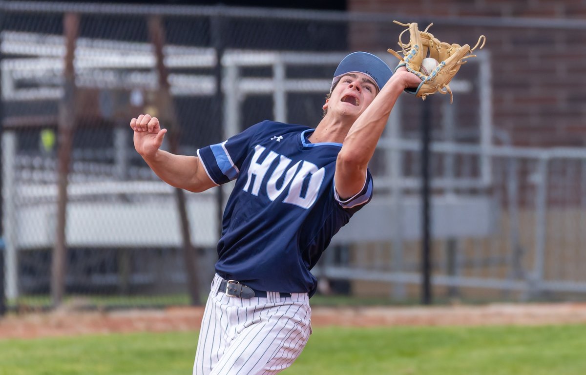 KMKlemencic's tweet photo. Thunderstorms put a quick end to the home opener at the Ballpark In Hudson. Here are a few inning from this afternoon's game. 

@HudsonBaseball @Riverside_athl https://t.co/tha4x97hqJ