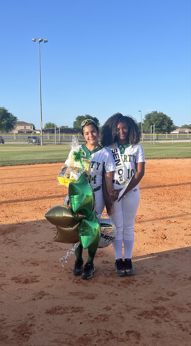 LBHSChargersAD's tweet photo. “Senior Night Softball 2026”

Green 💚 &amp; Gold 💛Loud &amp; Proud! https://t.co/hkLndob09f
