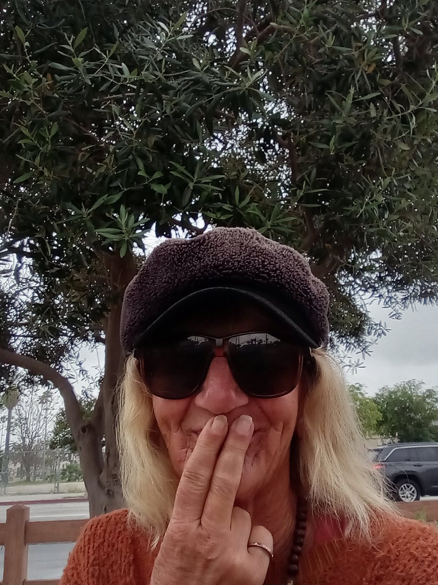AprilSinclair66 tweet picture