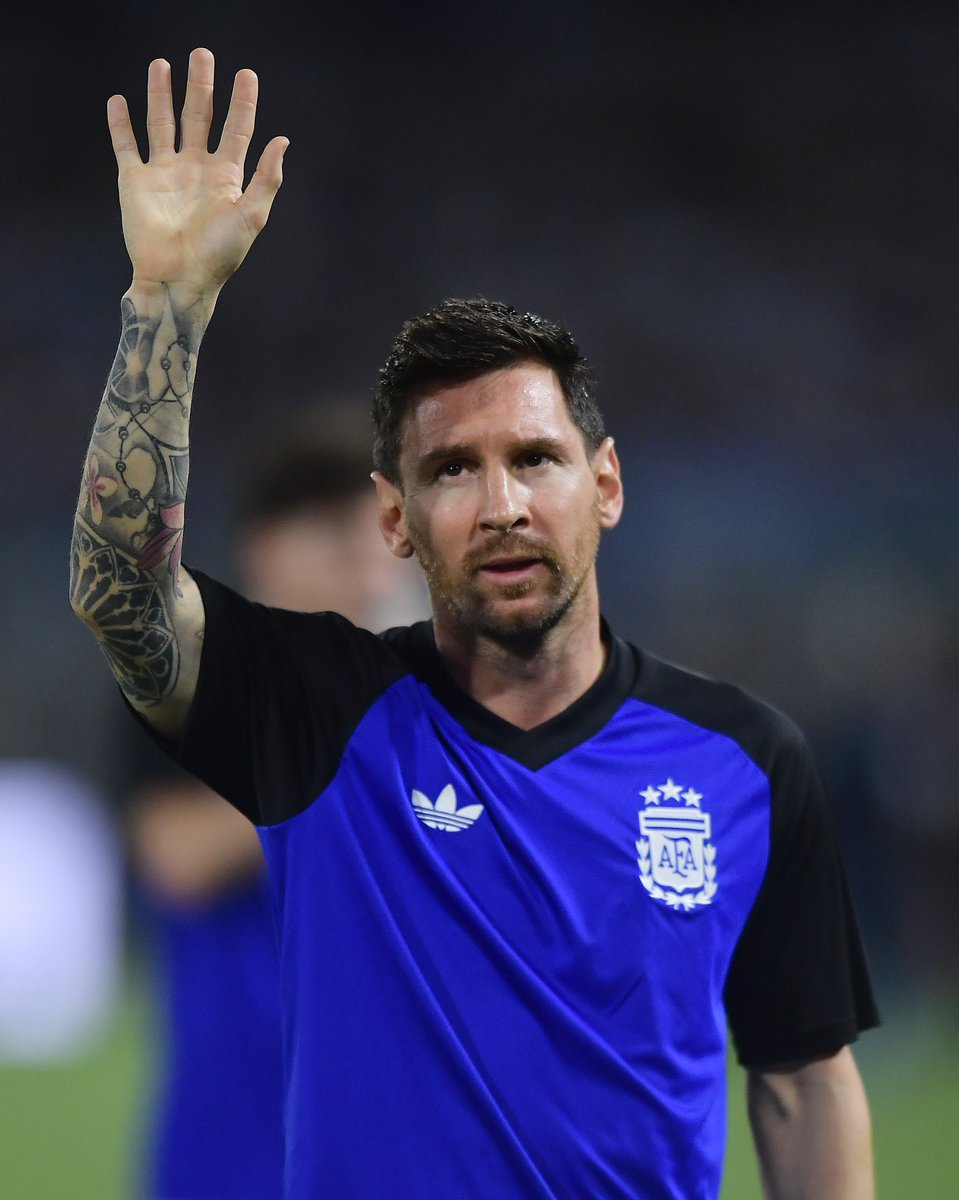 PlanetaBoca's tweet photo. Bienvenido a La Bombonera una vez más, Señor 10 🇦🇷♥️ https://t.co/4aCLPXboCP
