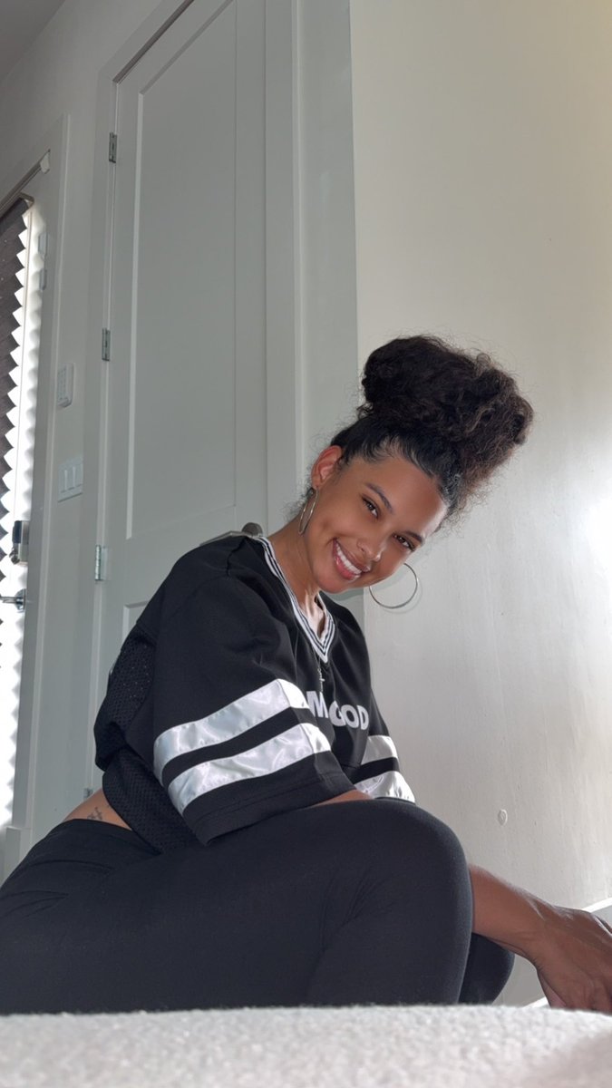 TheAmberDenisee's tweet photo. Play time is over. Now it's time to win. 😉 https://t.co/ylWMhWU1dH