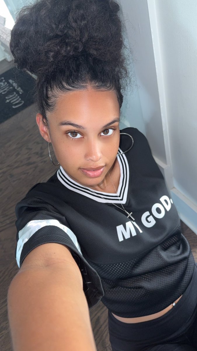 TheAmberDenisee's tweet photo. Play time is over. Now it's time to win. 😉 https://t.co/ylWMhWU1dH