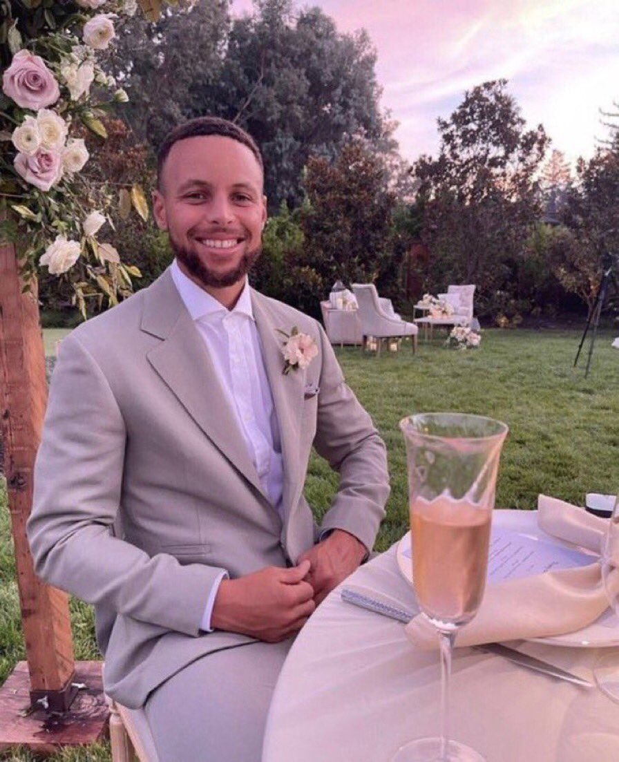 يطارد tweet media