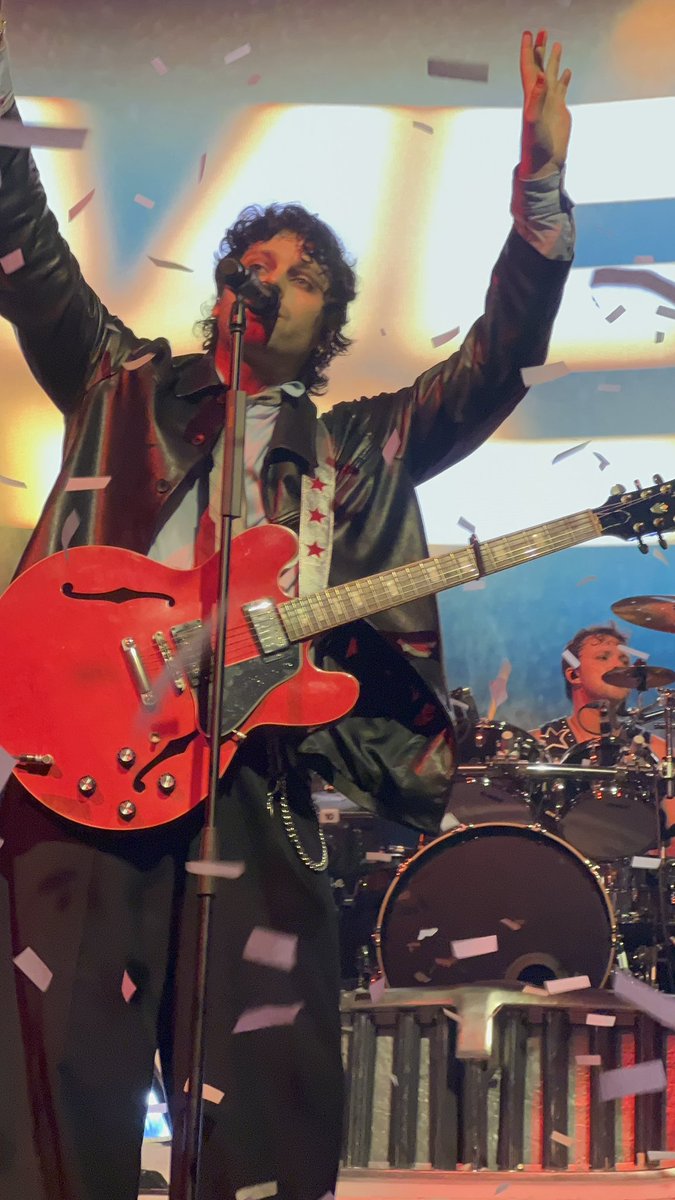 on tour ★🪩 tweet media