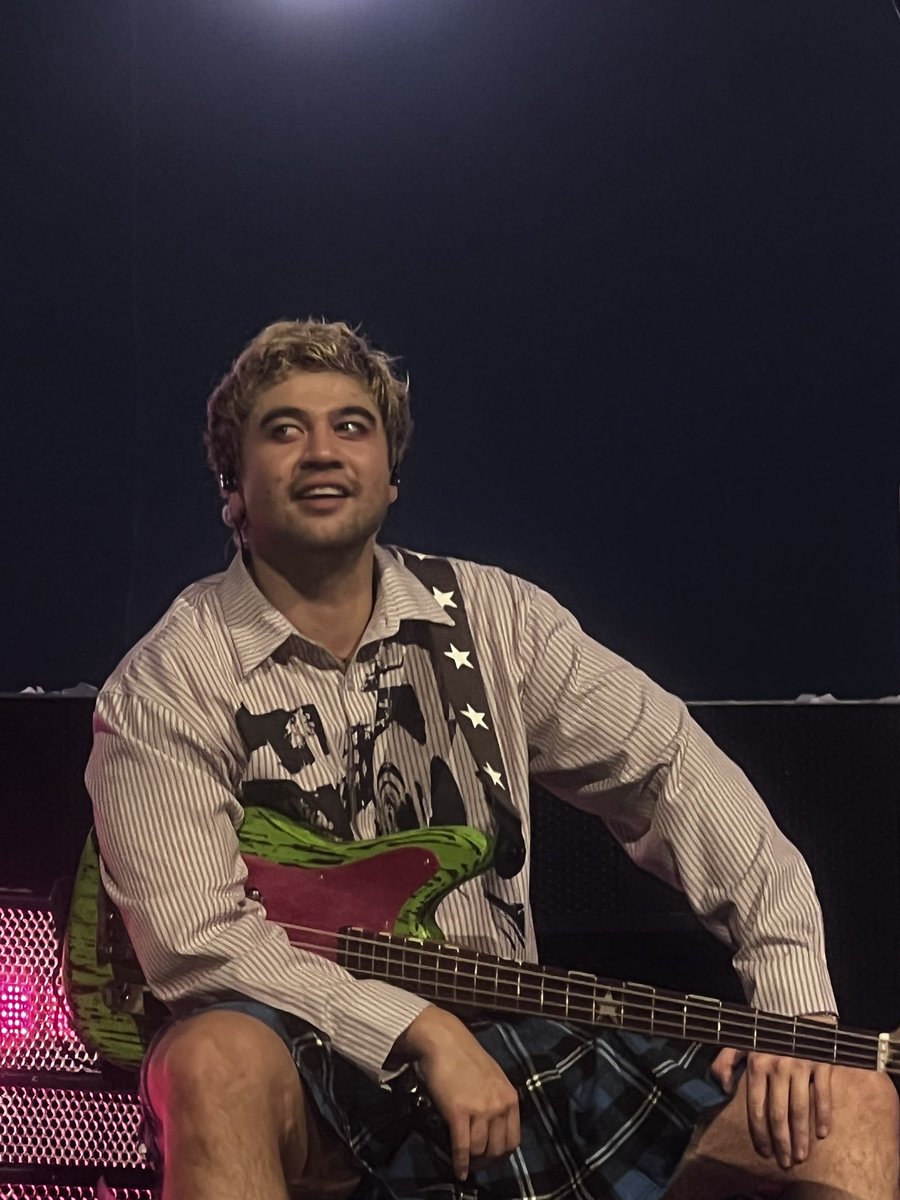 on tour ★🪩 tweet media