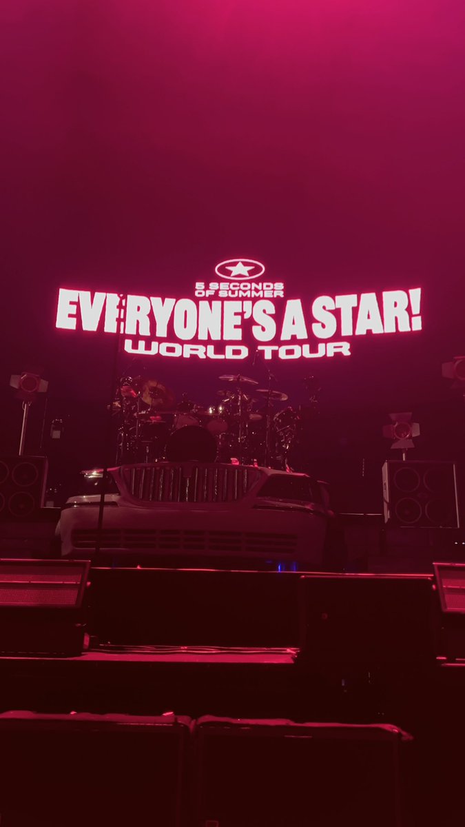 on tour ★🪩 tweet media