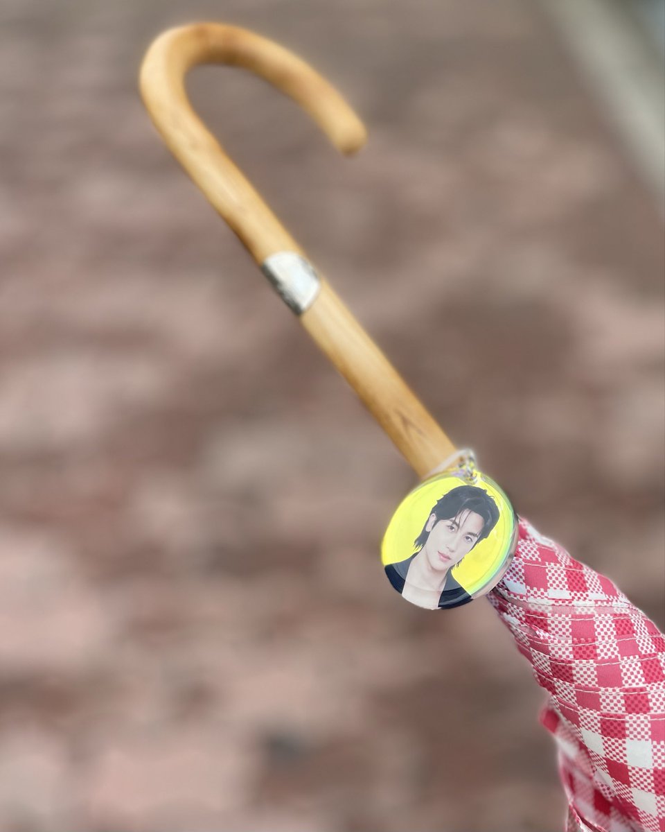 雨の日限定。最高のファッション☂️✨

今日も素敵な1日を〜

#パクヒョンシク
#parkhyungsik