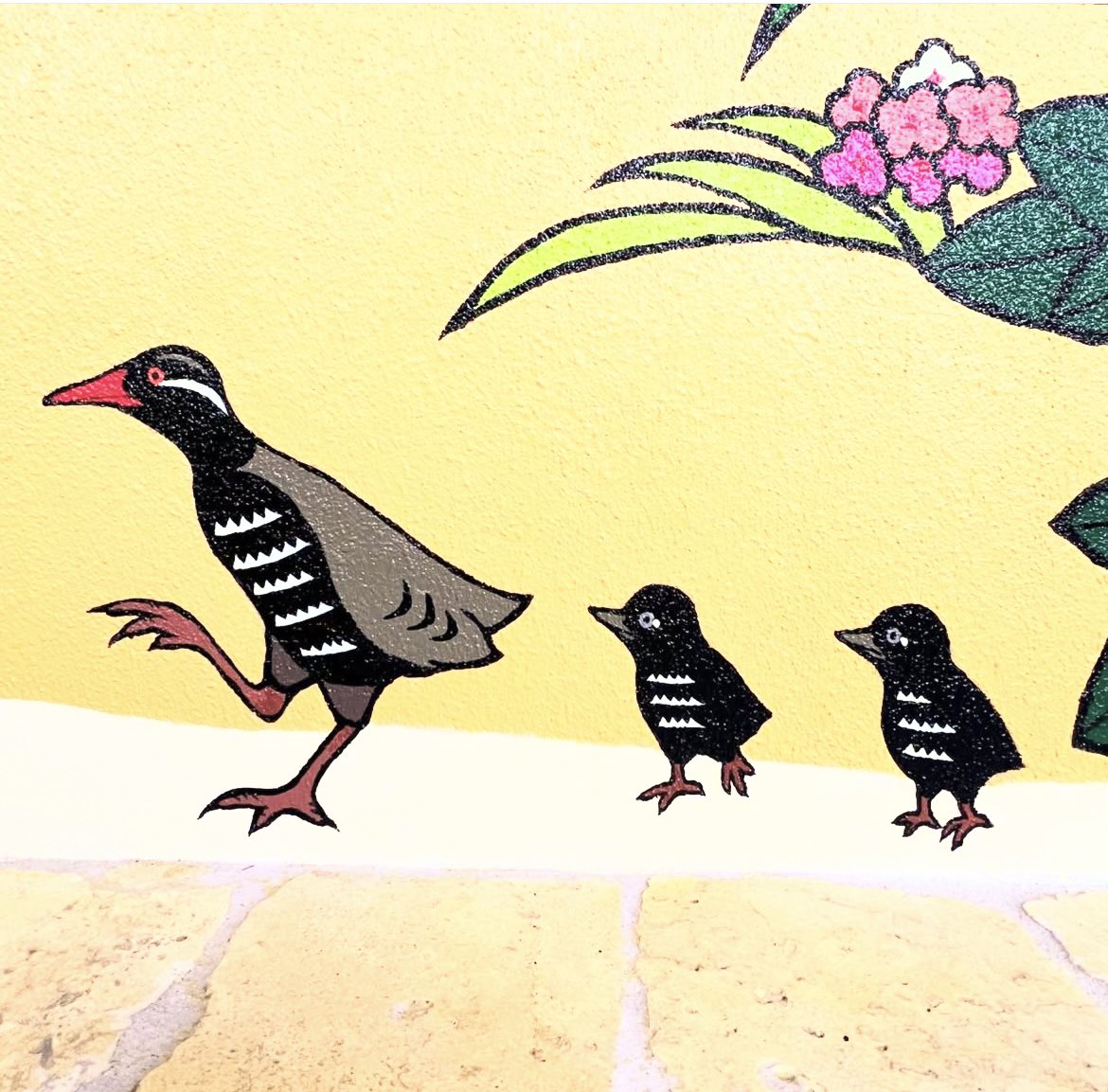 おはようございます😊

友人のアーティスト、アヤさんが今回仕上げた本部町「ティンガーラ」さんの壁画
お店に入るのがワクワクするような絵になりました💓

本部町に行くことがあったらぜひ鑑賞してみてくださいね☺️

今日から新年度
みなさん、良き一日を❣️
#本部町ティンガーラ