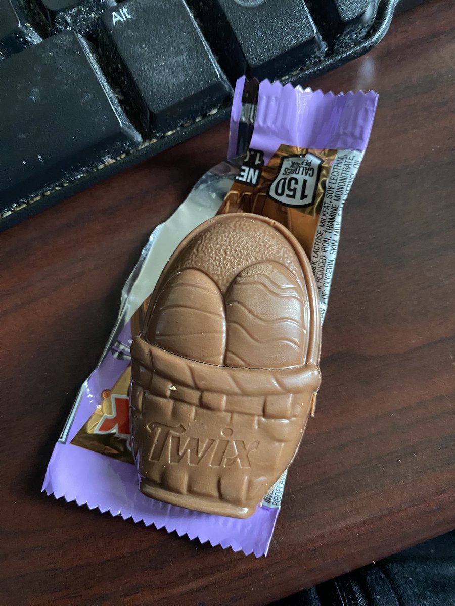 KelvinTheKey's tweet photo. Twix makes shapes? https://t.co/193ELuIL5H