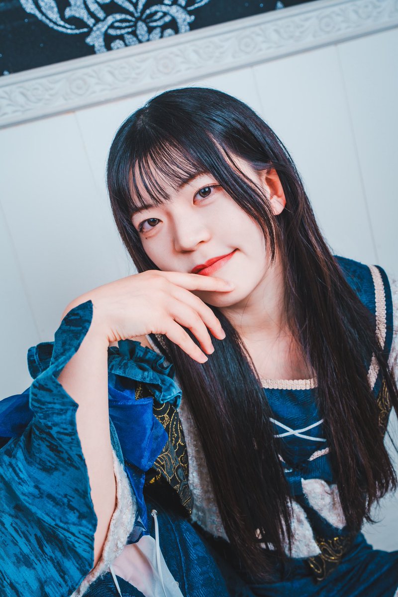 LØISLOIDとして活動させていただくことになりました翡翠担当清水琴音です
空っぽの反逆者としてロックなステージで音楽を届け続けます⚡︎

｢君のこと守るから離れないでね｣