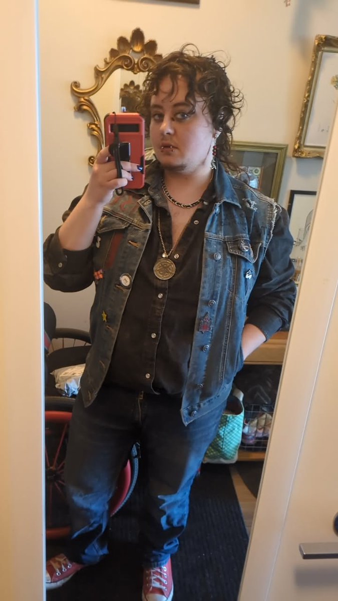 Happy trans day of visibility! It's important to uplift and help (especially financially)your local trans people as transphobic bigots doing their best to kill us.