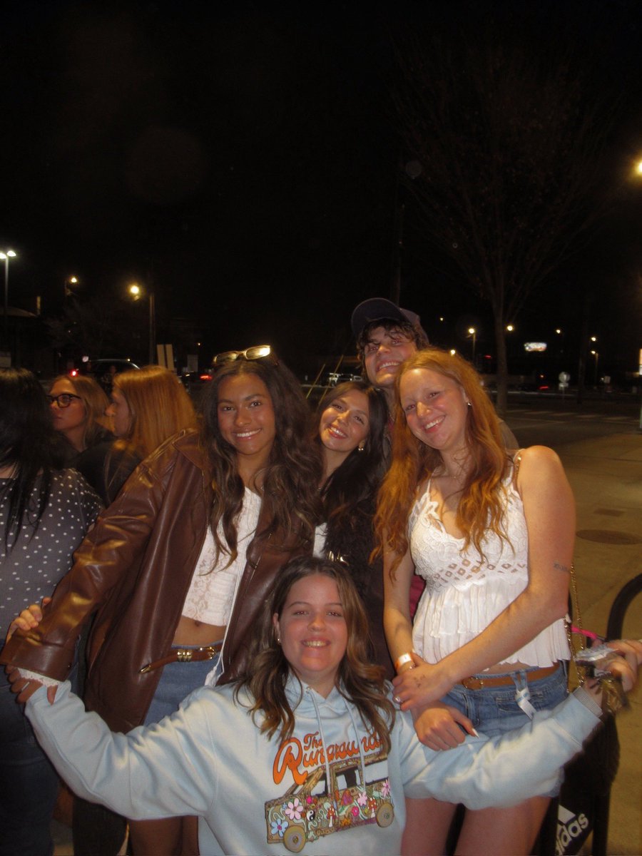 leah 🪽 tweet media