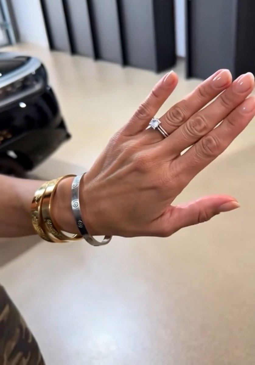 Tobas06's tweet image. #HOLY #WEEK  GIFTED #LUCKY #CHARM &amp;amp; #BLESSINGS.

🤞👌💐❤️ 💎💍