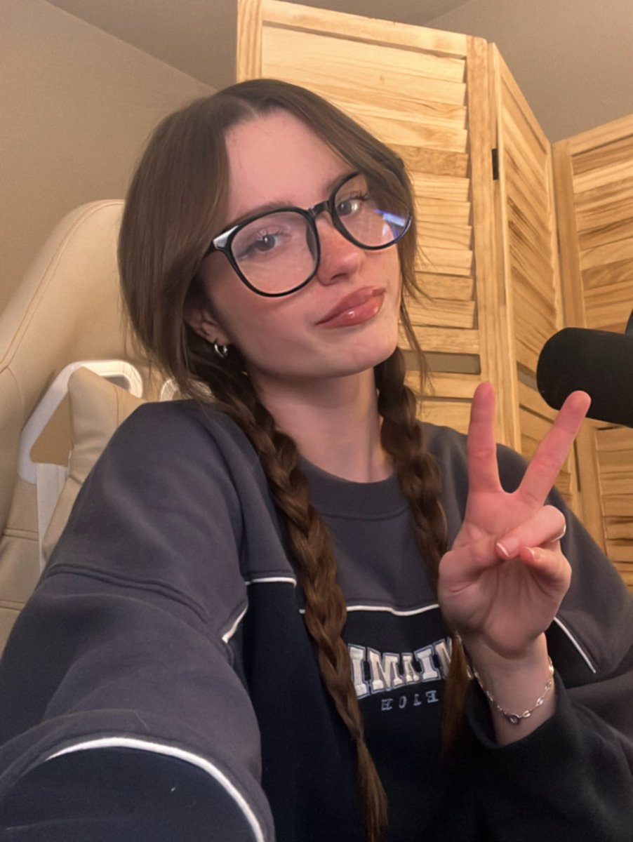 beth tweet media