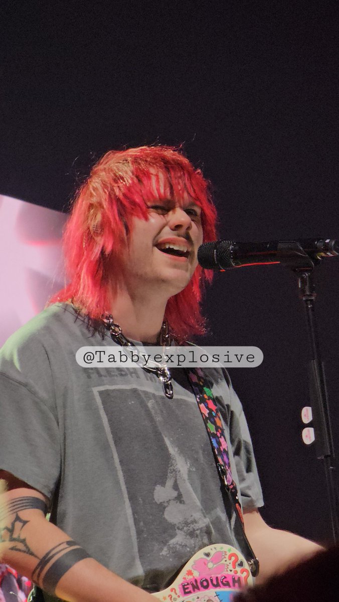 Emma stans Demelza tweet media