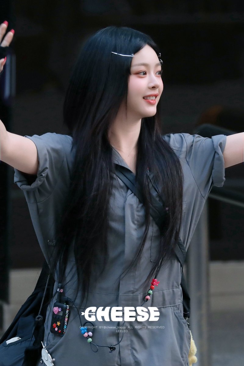 230721
𝑴𝒊𝒔𝒔 𝒚𝒐𝒖

#만우절 #AprilFoolsDay 
#Hanni #하니
#NewJeans #뉴진스