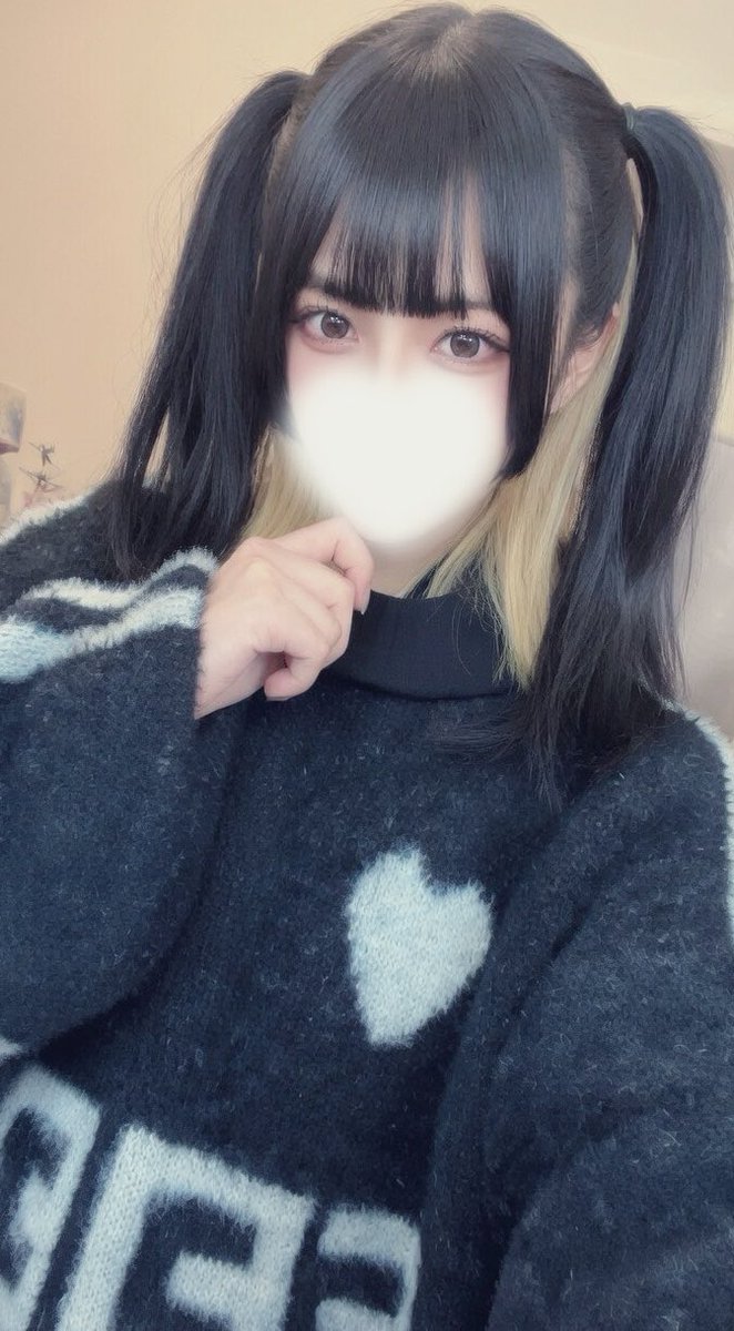 よるる tweet media