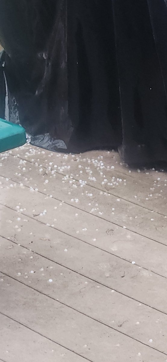 jjhmachine's tweet photo. @21WFMJ @EricWFMJ Hail in Youngstown https://t.co/ikUC5KSnEr