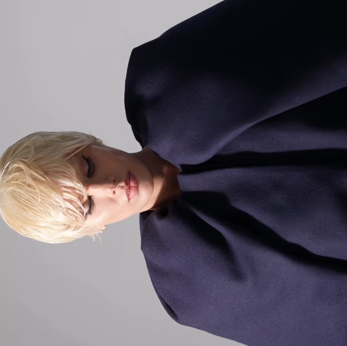 Nadie va superar a esta reina en todas la temporadas.
Icónica, elegante, reina, it Girl 

 #LCDLF6