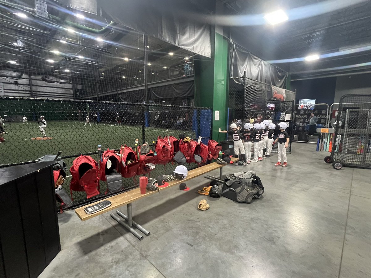 A couple 8u Tiger teams facing off indoors tonight.  This is awesome!! <a href="/ubanebraska/">Ultimate Baseball Academy</a> <a href="/clutchuba/">Clutch Performance</a>