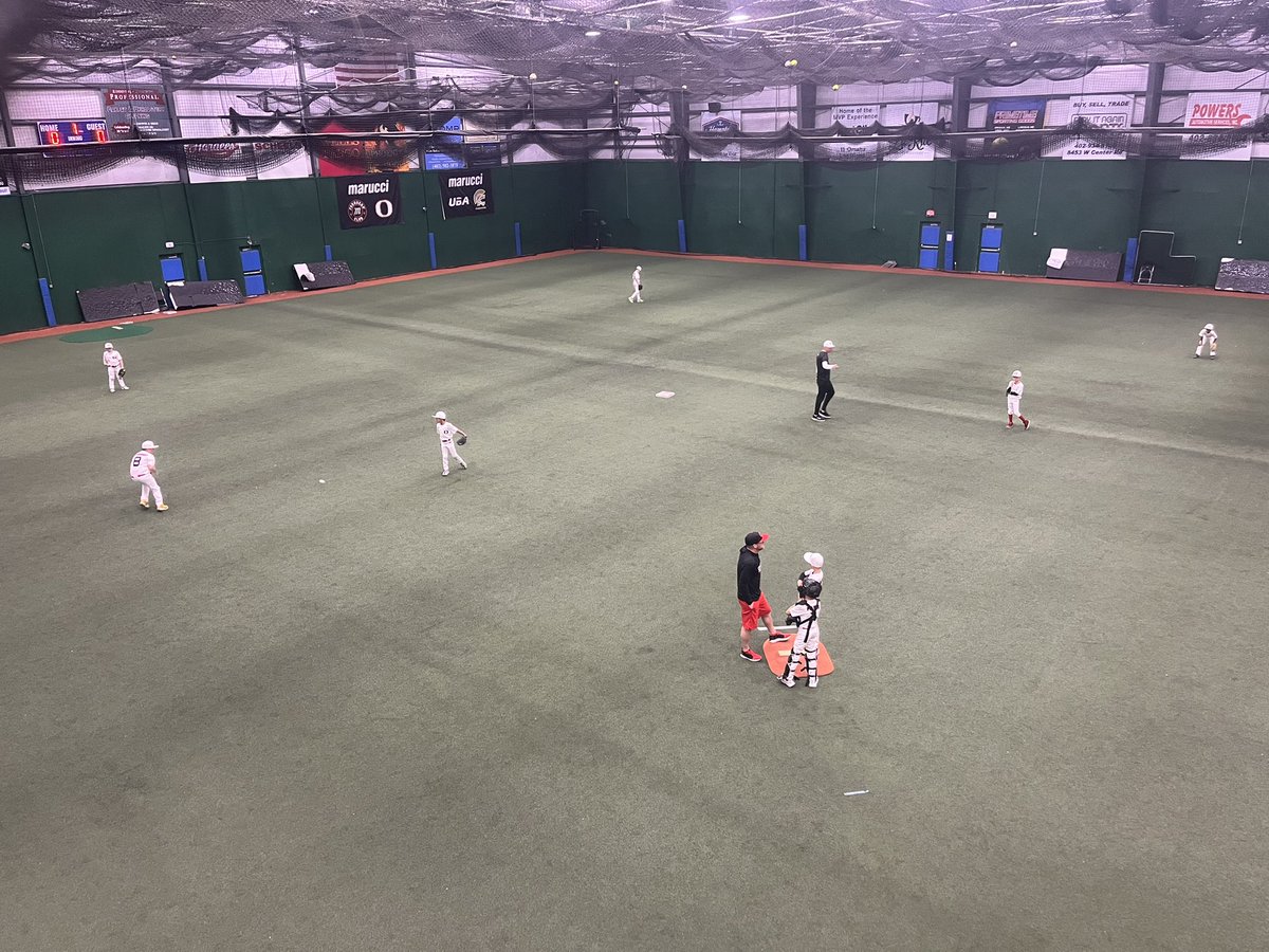 OMAHATIGERS's tweet photo. A couple 8u Tiger teams facing off indoors tonight.  This is awesome!! @ubanebraska @clutchuba https://t.co/4lG3pPj9Bm