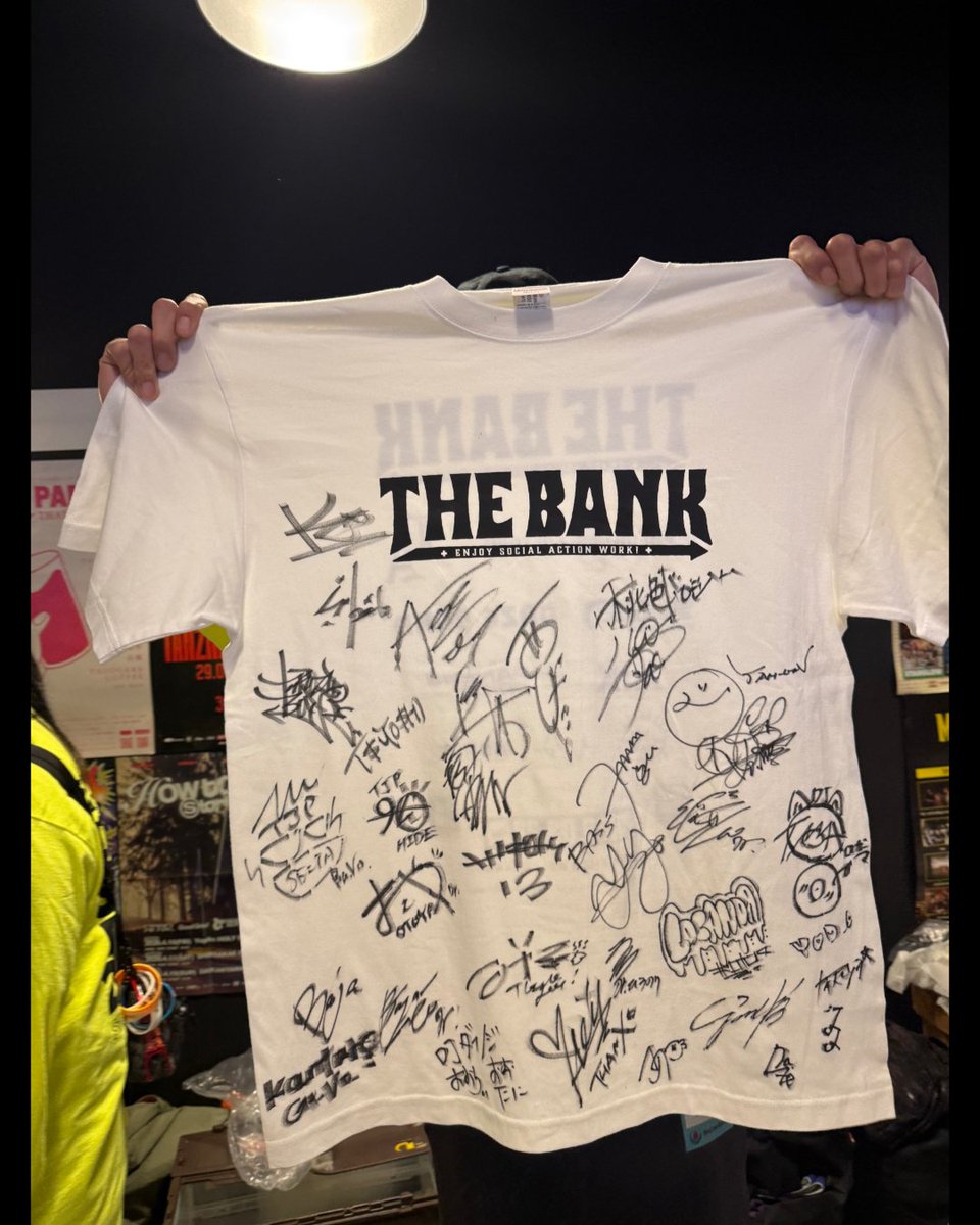 sbpif's tweet photo. 🔥THE BANK 2026🔥

当日会場THE BANKで献血・骨髄ドナー登録にご協力いただいた84名の中から、抽選でたった1名に贈られた「サイン入りTシャツ」

この超レア特典をGETした方は、
ご協力いただいた皆さんの“代表”として受け取ってくれました。

あの日、勇気を出して一歩踏み出してくれた皆さんへ。
本当にありがとうございました。

#スノーバンク #SNOWBANK
#THEBANK2026 #献血 #骨髄バンク