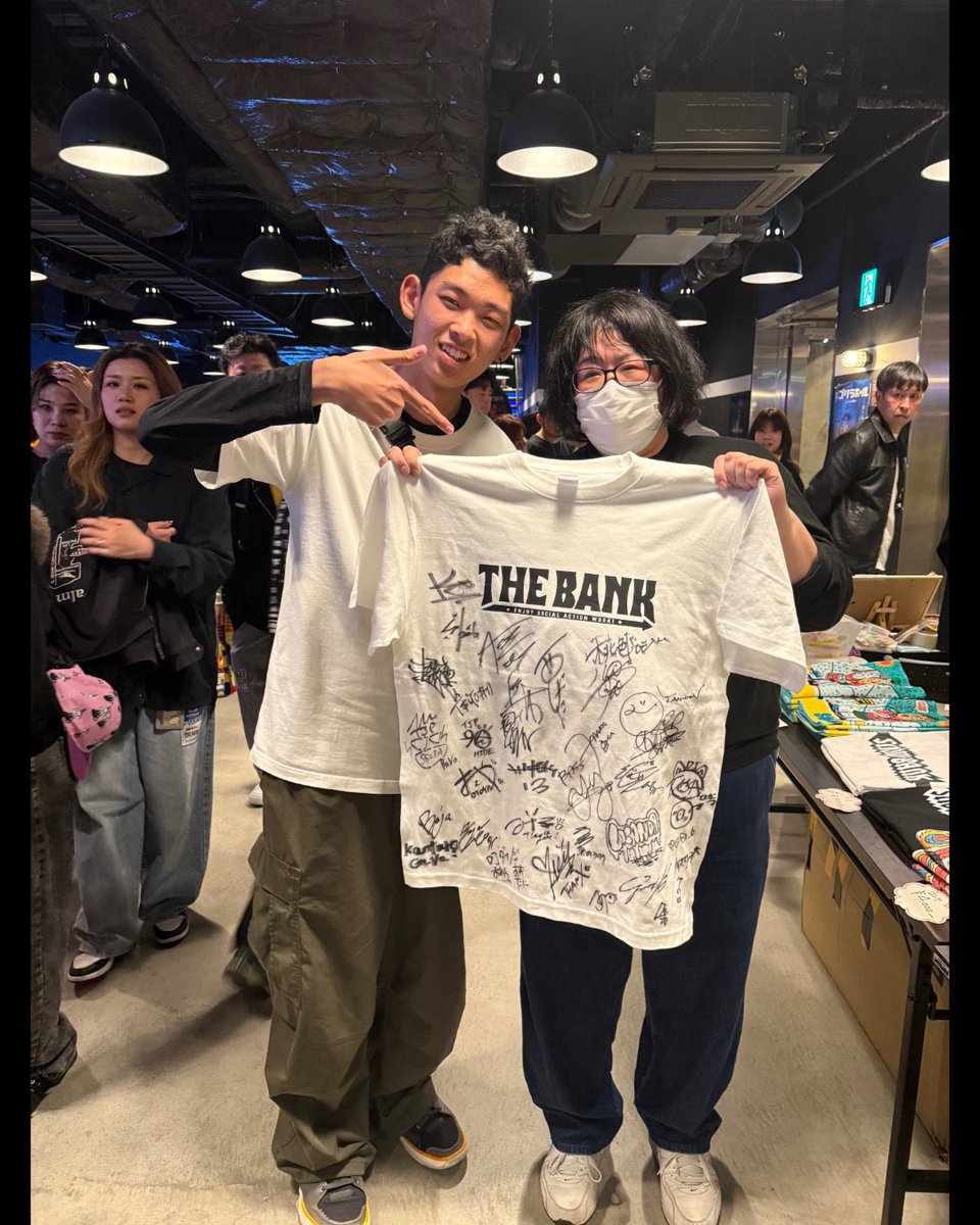 sbpif's tweet photo. 🔥THE BANK 2026🔥

当日会場THE BANKで献血・骨髄ドナー登録にご協力いただいた84名の中から、抽選でたった1名に贈られた「サイン入りTシャツ」

この超レア特典をGETした方は、
ご協力いただいた皆さんの“代表”として受け取ってくれました。

あの日、勇気を出して一歩踏み出してくれた皆さんへ。
本当にありがとうございました。

#スノーバンク #SNOWBANK
#THEBANK2026 #献血 #骨髄バンク