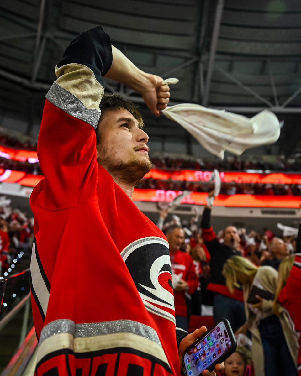 y - Carolina Hurricanes tweet media