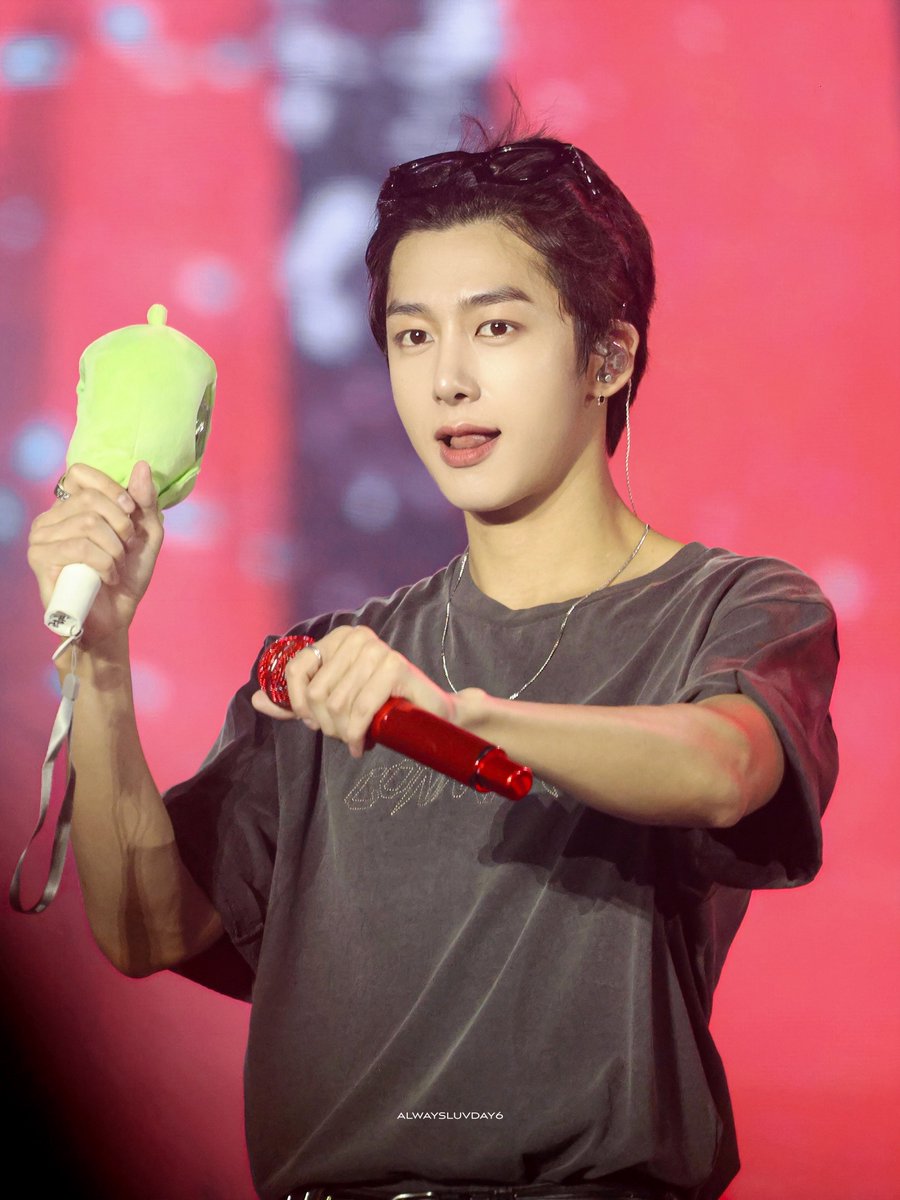 𝟿𝟾% tweet media