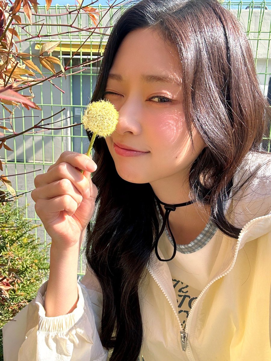 Kim Minju Updates tweet media