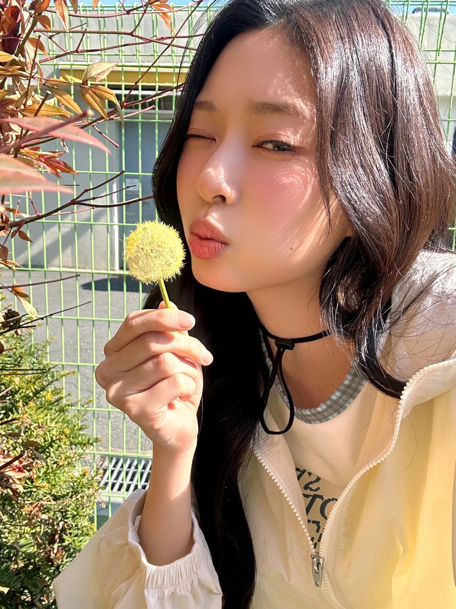 Kim Minju Updates tweet media