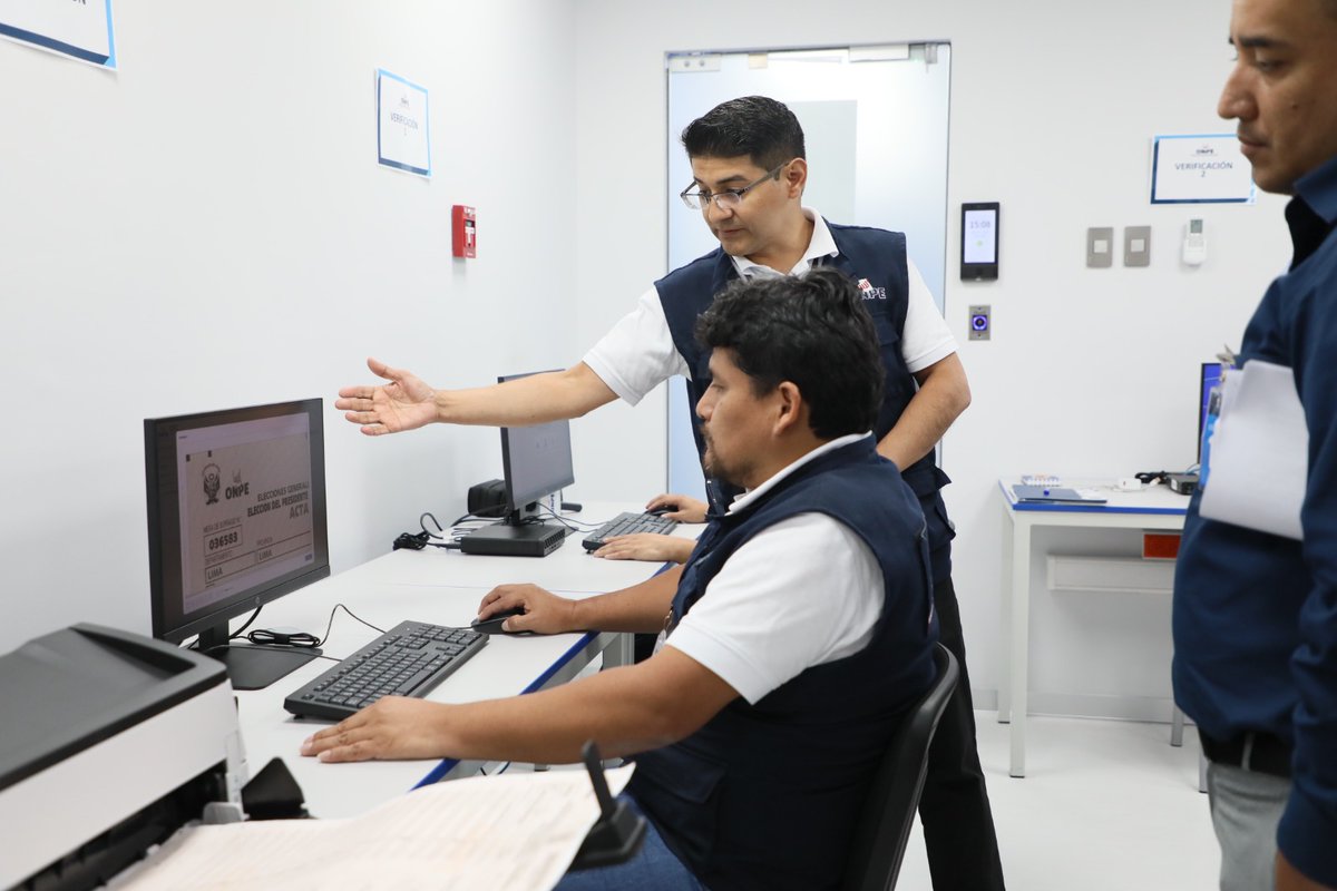 ONPE_oficial's tweet photo. 📷| Las organizaciones políticas @Peru_APP, #PerúenAcción y @Ahora_Nacion visitaron la Sala Multipropósito para conocer la Solución Tecnológica de Apoyo al Escrutinio (#STAE), el Sistema de Cómputo Electoral y el Sistema de Presentación de Resultados, a utilizarse en las #EG2026. https://t.co/sUCGUScWz6