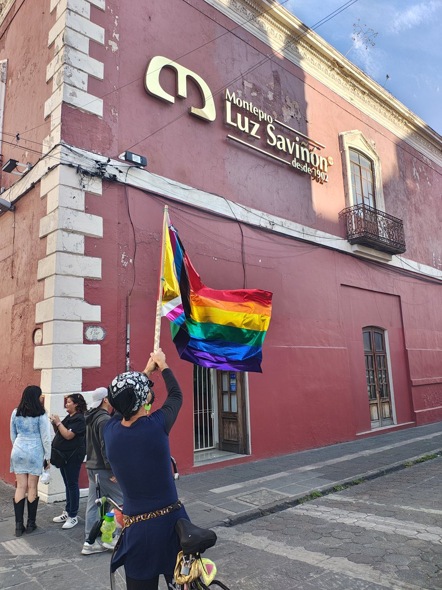 quorum_mx's tweet image. 🏳️‍⚧️🏳️‍🌈📢"¡Aquí está la #resistencia trans". La bandera #comunista y la bandera de #Palestina ondean junto a las banderas de la diversidad #LGBTTTIAQ+ mientras avanza la "Caminata X Nuestras Vidas Trans", en el #DíaInternacional de la Visibilidad #Trans en #Puebla.

🏳️‍⚧️🏳️‍🌈La unión de