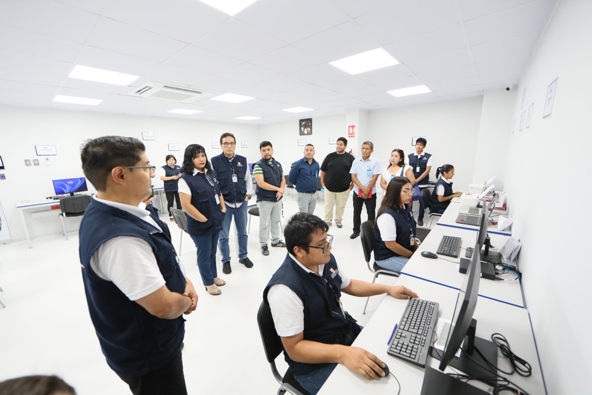 ONPE_oficial's tweet photo. 📷| Las organizaciones políticas @Peru_APP, #PerúenAcción y @Ahora_Nacion visitaron la Sala Multipropósito para conocer la Solución Tecnológica de Apoyo al Escrutinio (#STAE), el Sistema de Cómputo Electoral y el Sistema de Presentación de Resultados, a utilizarse en las #EG2026. https://t.co/sUCGUScWz6