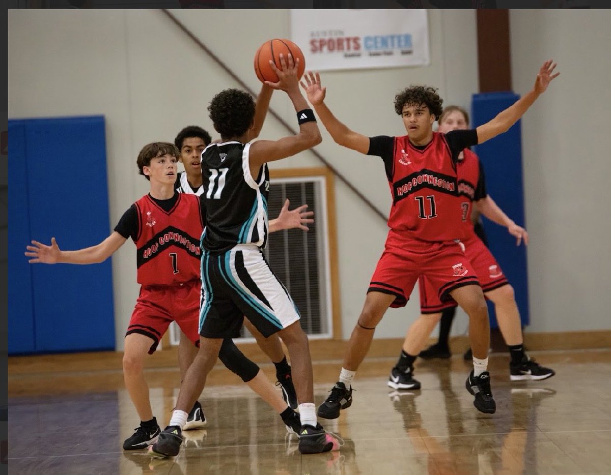 HoopConnection1's tweet photo. Big-time showing in our inaugural tournament! This is only the beginning… we’ve got more work to put in. Let’s go! 🔥🏀 #AAU #AAUbasketball #hoopconnection https://t.co/jJsh081Z7M