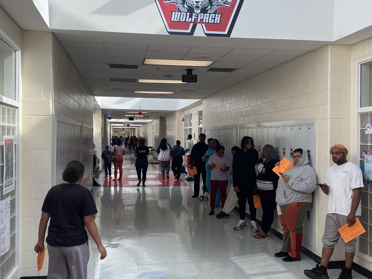 Ms_Snoddy1's tweet image. We had a great turnout at our final Parent/Teacher Conference Night of the 25-26 school year! @WHS_HCS parents had the opportunity to meet with teachers and the student services team to get info on their student’s progress as we head into Spring Break! @purvisjackson02 @MrsDaMeka
