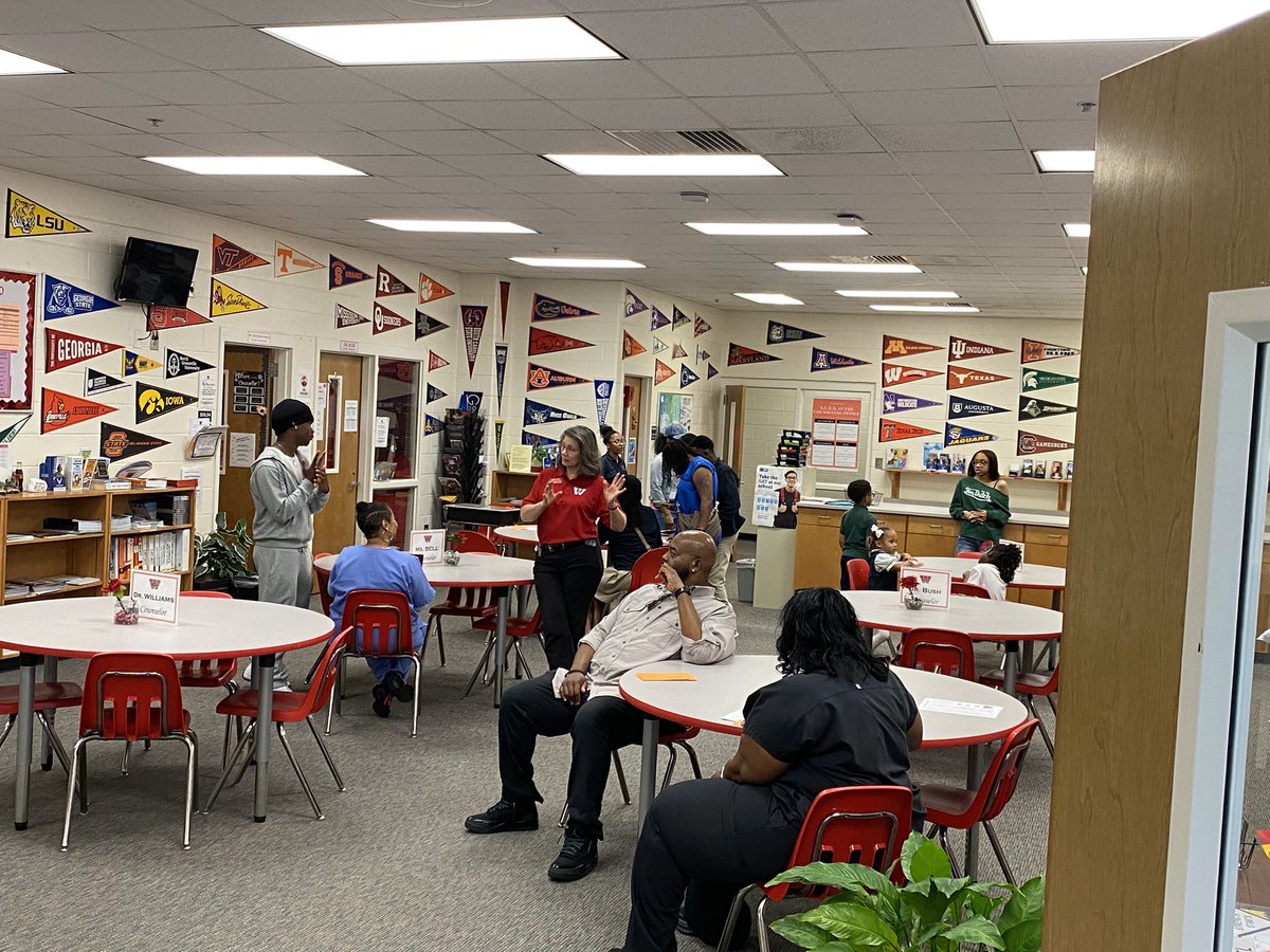 Ms_Snoddy1's tweet image. We had a great turnout at our final Parent/Teacher Conference Night of the 25-26 school year! @WHS_HCS parents had the opportunity to meet with teachers and the student services team to get info on their student’s progress as we head into Spring Break! @purvisjackson02 @MrsDaMeka