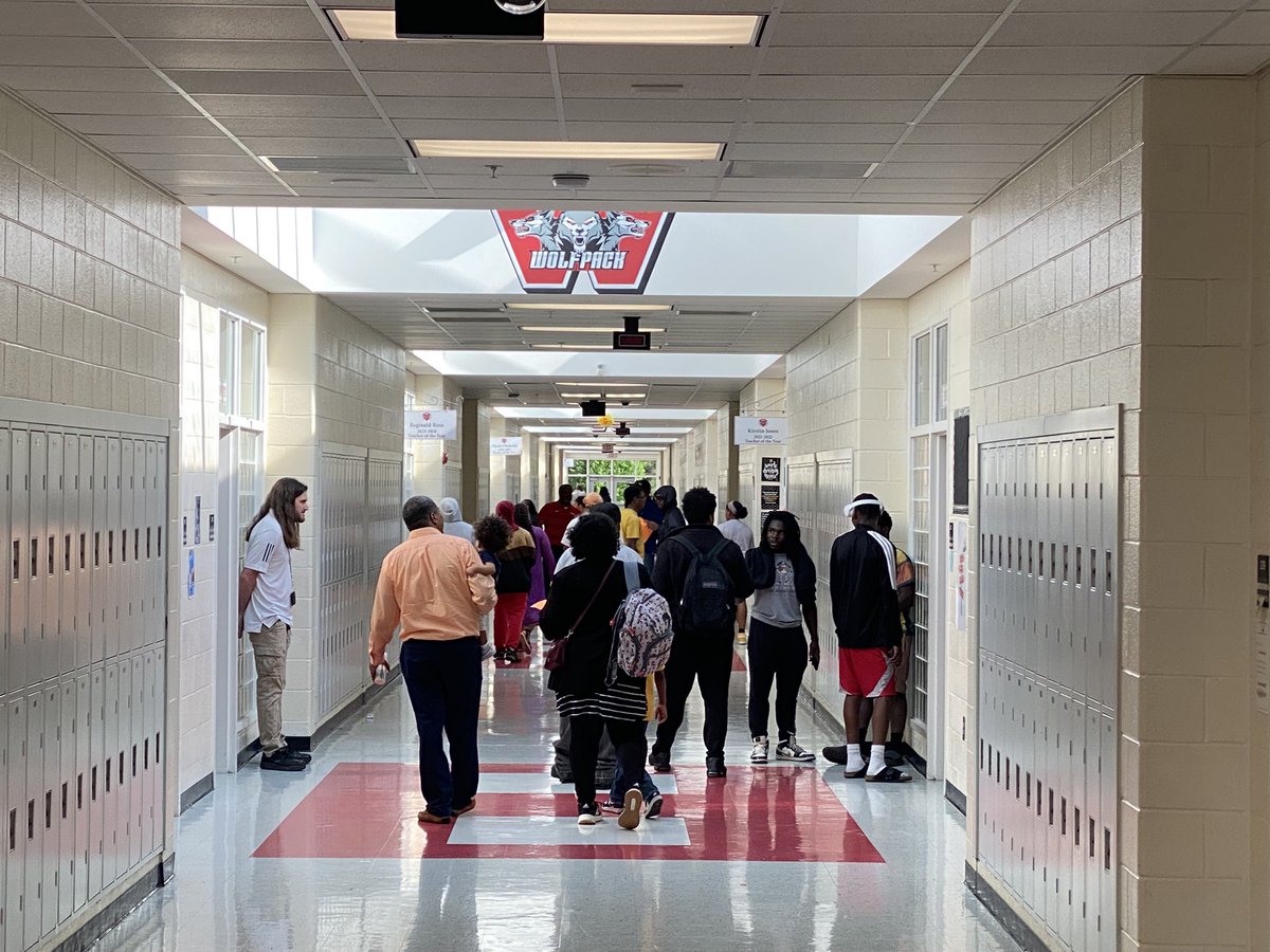 Ms_Snoddy1's tweet image. We had a great turnout at our final Parent/Teacher Conference Night of the 25-26 school year! @WHS_HCS parents had the opportunity to meet with teachers and the student services team to get info on their student’s progress as we head into Spring Break! @purvisjackson02 @MrsDaMeka