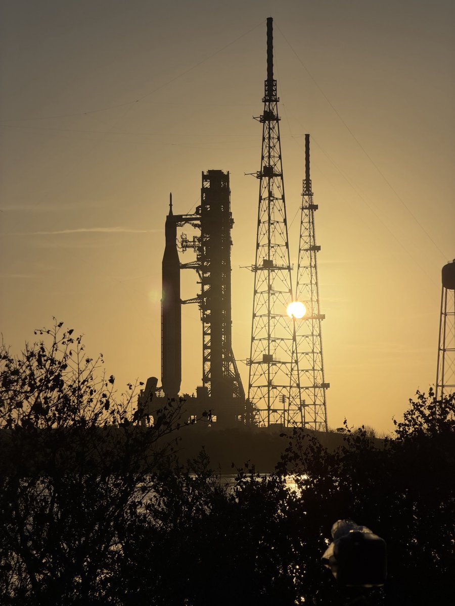 Reid Wiseman tweet media