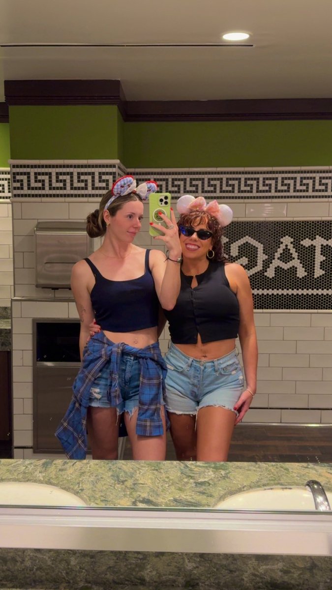 Nadia Foxx tweet media