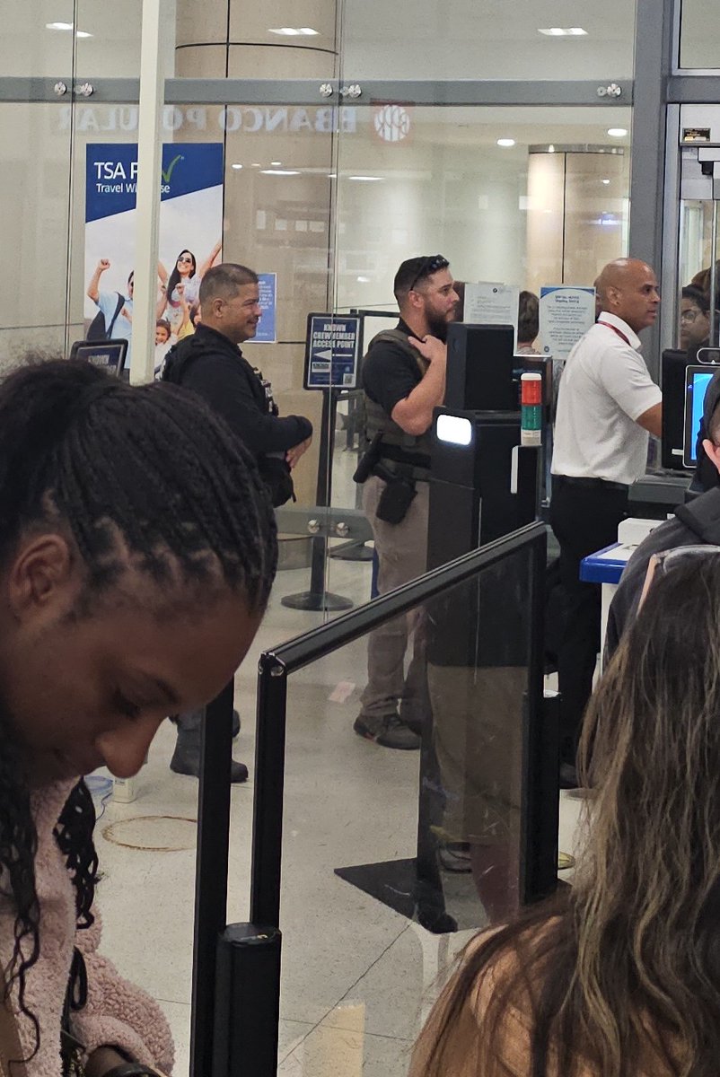Pflaumster's tweet photo. @NikkiHaley 0/7 right now. Tsa has literally been a non issue, but it was fun to watch your paid ICE agents stand behind an unpaid TSA agent and do nothing https://t.co/Tf8wNjdfAM