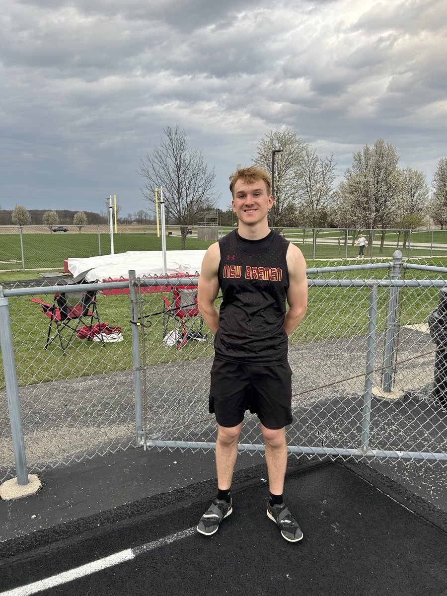 First meet of the year at Home with St. John’s and St. Henry.

Results here: athletic.net/TrackAndField/…

Trevor Topp breaks the school record in Pole Vault with a vault of 14’-3”!